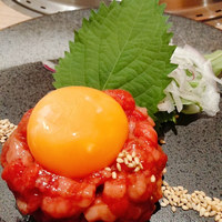 近江うし 焼肉 にくTATSU 青山本店 - 極上ユッケ