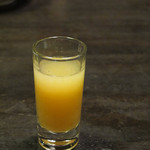 ジンダリ - 【ランチ】 　食前の小さいコップに入ったジュース