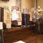 ローキートーン珈琲店 - カウンターにあった豆たち
