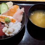 海鮮居酒屋 山傳丸 - 海鮮丼全景