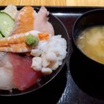 海鮮居酒屋 山傳丸 - 海鮮10種丼の方がイイジャンと言われた