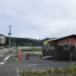カフェ すいか - 左手に見えるのは震災遺構＂たろう観光ホテル＂