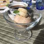 静かな時間を過ごすためのカフェCafePatra - バナナアイスクリーム