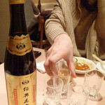 11566403 - 越王台 紹興花彫酒です。