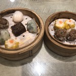 Canton's Dim Sum Expert - 左から點心拼盤（点心盛合せ）、鴛鴦燒賣（焼売盛合せ）