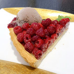 MoeGiKURiYA - 季節のタルト盛り合わせ
            ベルギーショコラのアイスクリーム添え（680円）