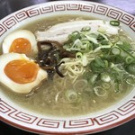 ビリケンラーメン - ビリケンラーメン 濃厚豚骨ラーメン アップ