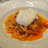 La Brianza - トマトパスタにブッラータチーズたっぷりと