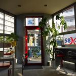 58カフェ - 庭に繋がるドア