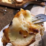 神田 まる牛 second - ラクレットチーズのズーム♪