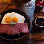 ヴィラ・アフガン - ショルダーベーコンエッグカレー(¥1,600)