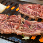 スタミナ苑 - 特上ハラミ、焼いてます