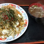 いわい食堂 - ソース焼きそば 700円 ガラスープ付き