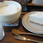 Cafe KURARI - ふわとろチーズケーキとカフェオレ