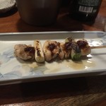 炭火やきとり 火華 - ネギマににんにくタレ