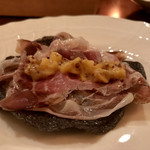 f - 猪と増田の桃。ミズの玉を潰して焼いた物。おもしろ美味しい！