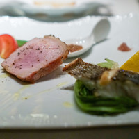 ジャッジョーロ銀座 - 天然スズキのハーブ蒸し ジャッジョーロ風。 石川県産の天然スズキ。  群馬県産もち豚の炭火グリル