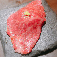 焼肉 じゅん - 小形牧場牛の肉寿司 580円