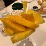 FOUR SEASONS CAFE - 2019年8月　国産マンゴーとゴールデンパイナップルのパフェ