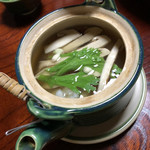 郷土料理 竹の子 - はもの土瓶蒸し。松茸の香りもいいし色んな美味しさが溶け込んだお汁が絶品。