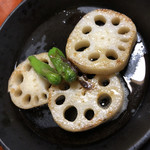 郷土料理 竹の子 - レンコンの鉄板焼き。分厚くてサクサクで甘い。バターの風味と塩加減がいい。