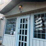 ニハチ喫茶 - 入り口には28の文字が！