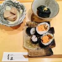 自家製粉石臼挽きうどん 青空blue 本店 - 寿司と小鉢2種