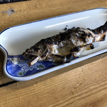 Dai Shizen No Sato Adumaan - お店の入り口のとこで炭火焼してる鮎さんです
                        塩加減完璧！！