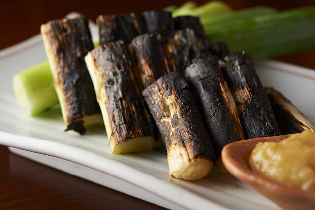 黒焼きローストサーモンとアボカド＆マンゴーサルサのレシピ