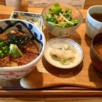 小割烹おはし あきはばらりびんぐ - マグロの胡麻だれ丼