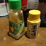 麺や 桜風 - 味変セット(黒七味・ゆずの華)
