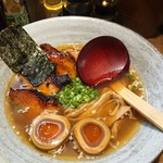 麺や 桜風 - バラ肉チャーシュー麺(醤油)と味玉(1個)