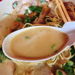 Ton Kichi - 豚骨臭の全くしない芸術的なスープです。（2019.9 byジプシーくん）