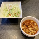 慶真火鍋 - セットのサラダとミニ麻婆豆腐