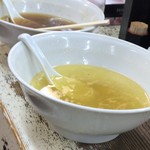 手打 焔 - ２杯喰って両方スープを残して帰った隣の客。資源、情熱を無駄遣いするな。