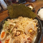 茨城タンメン カミナリ - 麺はこんな感じ