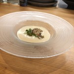 kitchen俊貴 - 炙りほたてと昆布ジュレのヴィシソワーズ
