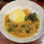 SPICY CURRY 魯珈 - ディル爽やかに薫る。秋鮭と舞茸のカレー