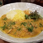 SPICY CURRY 魯珈 - ディル爽やかに薫る。秋鮭と舞茸のカレー