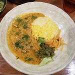 SPICY CURRY 魯珈 - ディル爽やかに薫る。秋鮭と舞茸のカレー