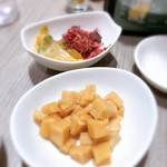 横濱崎陽軒シウマイBAR - 憧れのタケノコ煮！ザーサイと梅のなにか