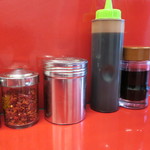 ラーメン二郎 - 卓上調味料