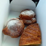 モン・トレゾール - これが噂？のシュークリームとガトーバスク