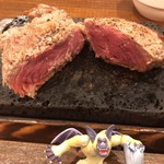 やっぱりステーキ - この赤い状態で食べますよー