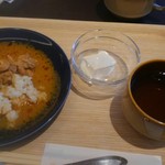 リーガプレイス肥後橋 カフェテラス - レッドカレー・パンナコッタと紅茶