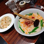 Shanhai Karyuu - 【2019.9.18(水)】本日のランチ①(豚骨辛味ラーメン＋五目チャーハン)780円