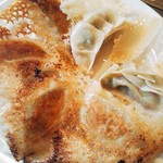 Souru Kicchin Hakata Yatai Don - 焼き餃子始めました。その名を『熟女餃子』他にも『大葉とチーズのにんにく抜き棒餃子』もあります。
