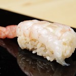 弥科 - 当店のシャリは赤酢を使用しております。