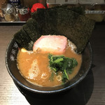 yokohamaiekeikumpuuya - かまぼこのようなモモ肉のチャーシュー