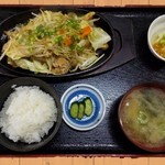 アロウズ - 野菜炒め定食　￥878（税込）